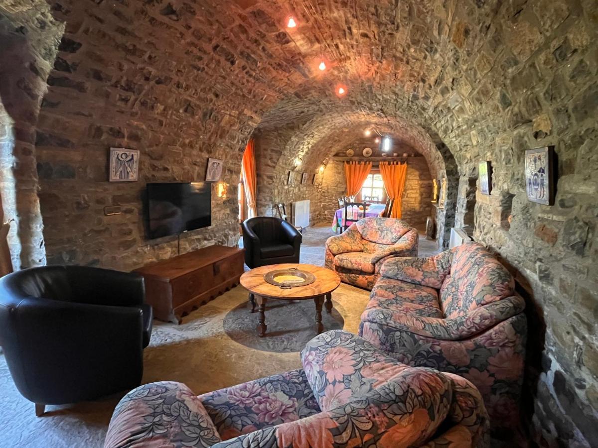 La Abadia Pension Coscojuela de Sobrarbe Buitenkant foto